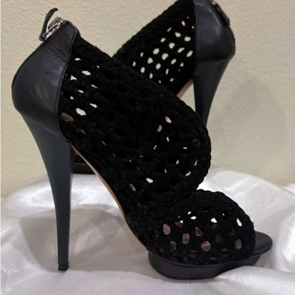 Bradgley Mischka by Mark & James Black Suede Platform Heels size 7